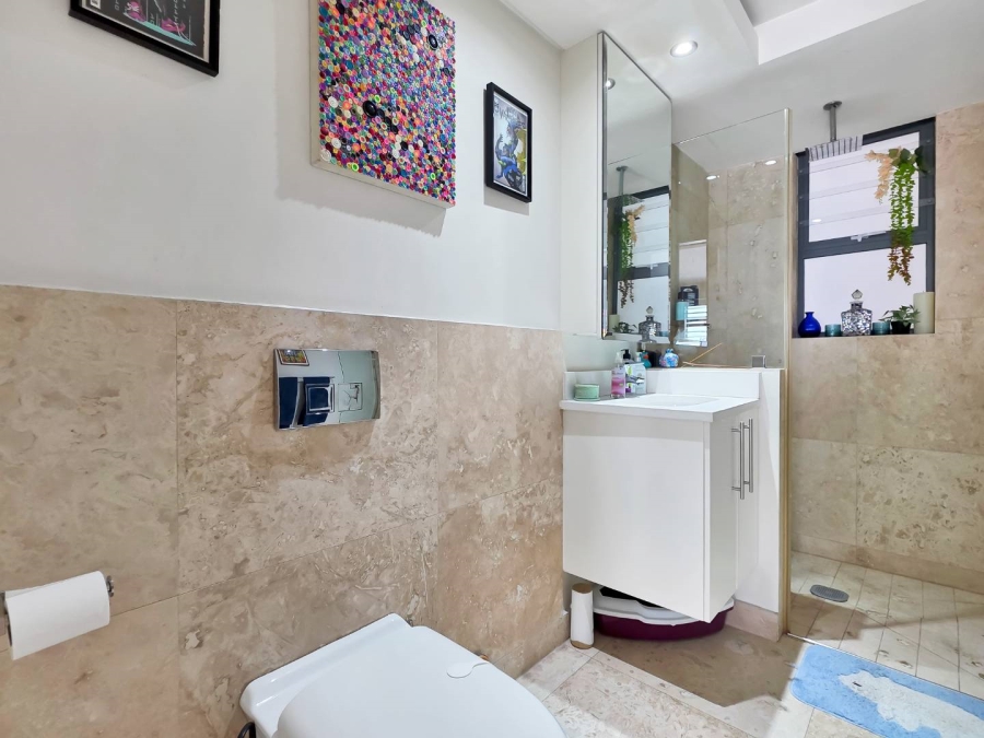 2 Bedroom Property for Sale in Vredehoek Western Cape